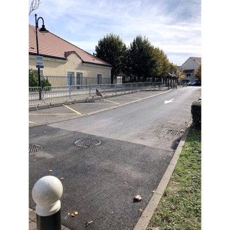 Barrière police acier galvanisé avec plaque