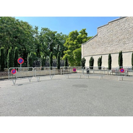 Barrière police acier galvanisé avec plaque