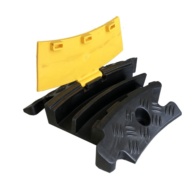 Angle pour passe-câbles à capot