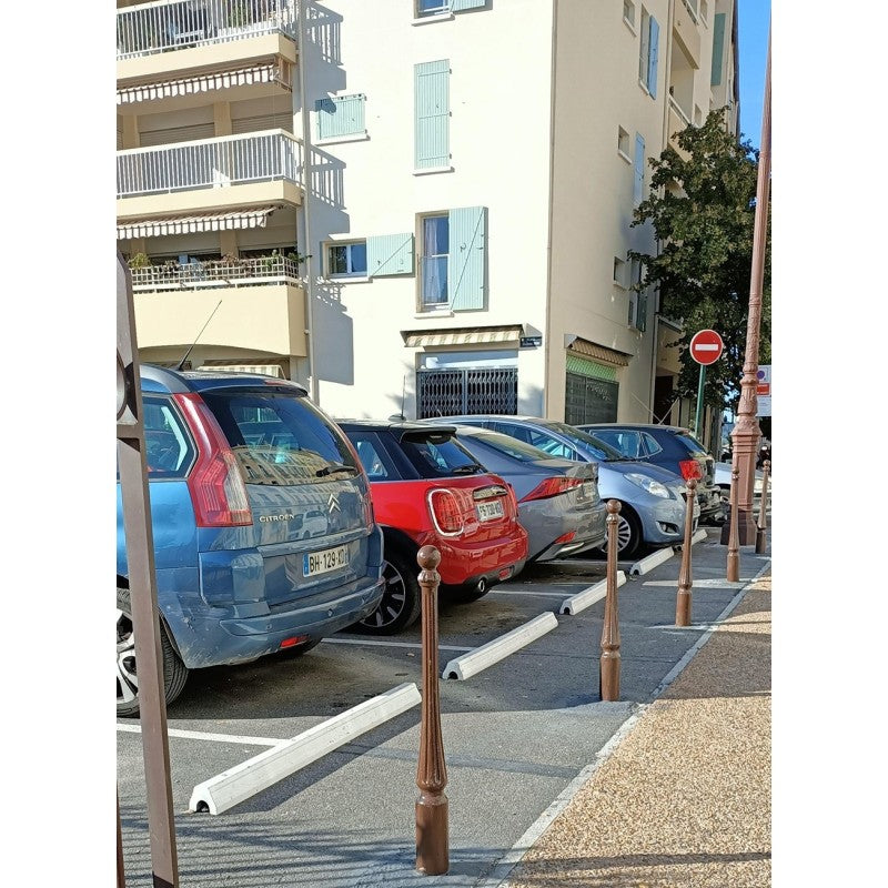 Butée de parking haute visibilité