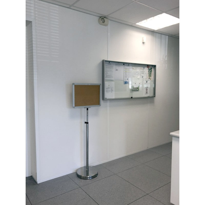 Poteau d'information extensible