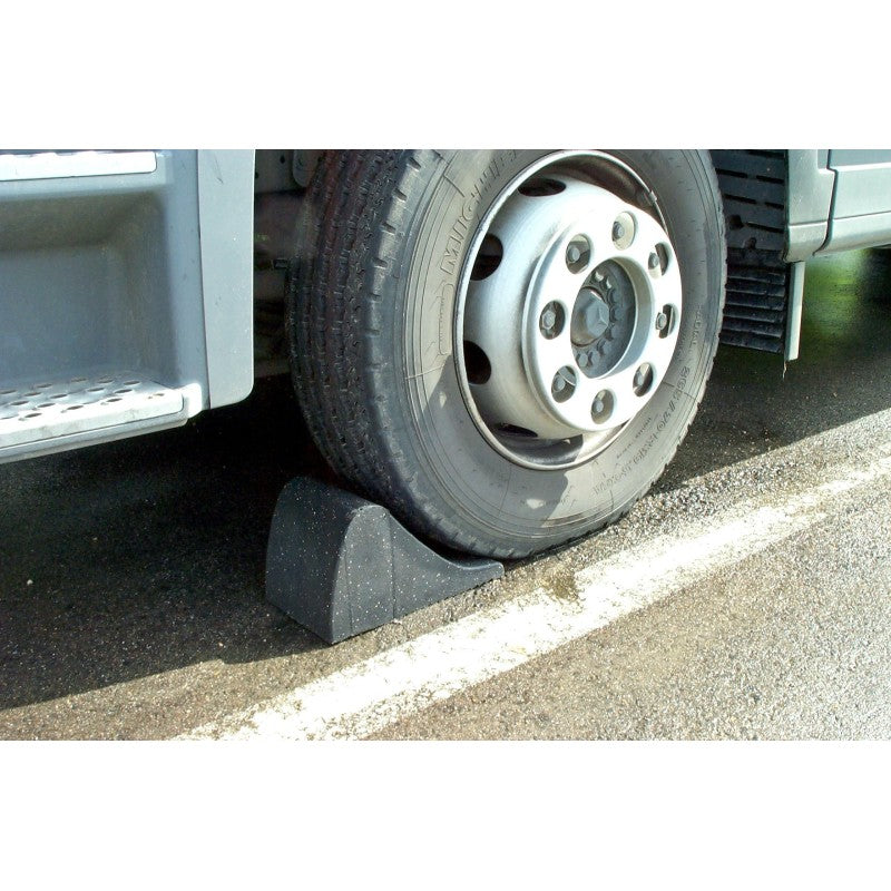 Cale roue pour poids lourds