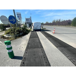 Plaque de roulage 40T PEHD bordure blanche - poignées intégrées, 6 points de fixation