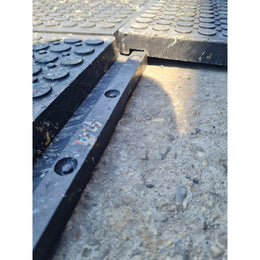 Plaque de roulage temporaire 80T PEHD - 800 × 1 200 × 32 mm, passage engins lourds