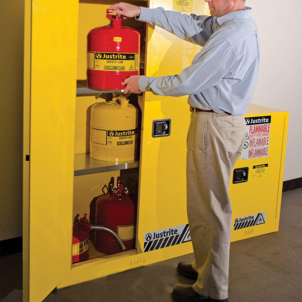 Armoire de sécurité compacte pour inflammables Sure-Grip® EX – Justrite 89-CM