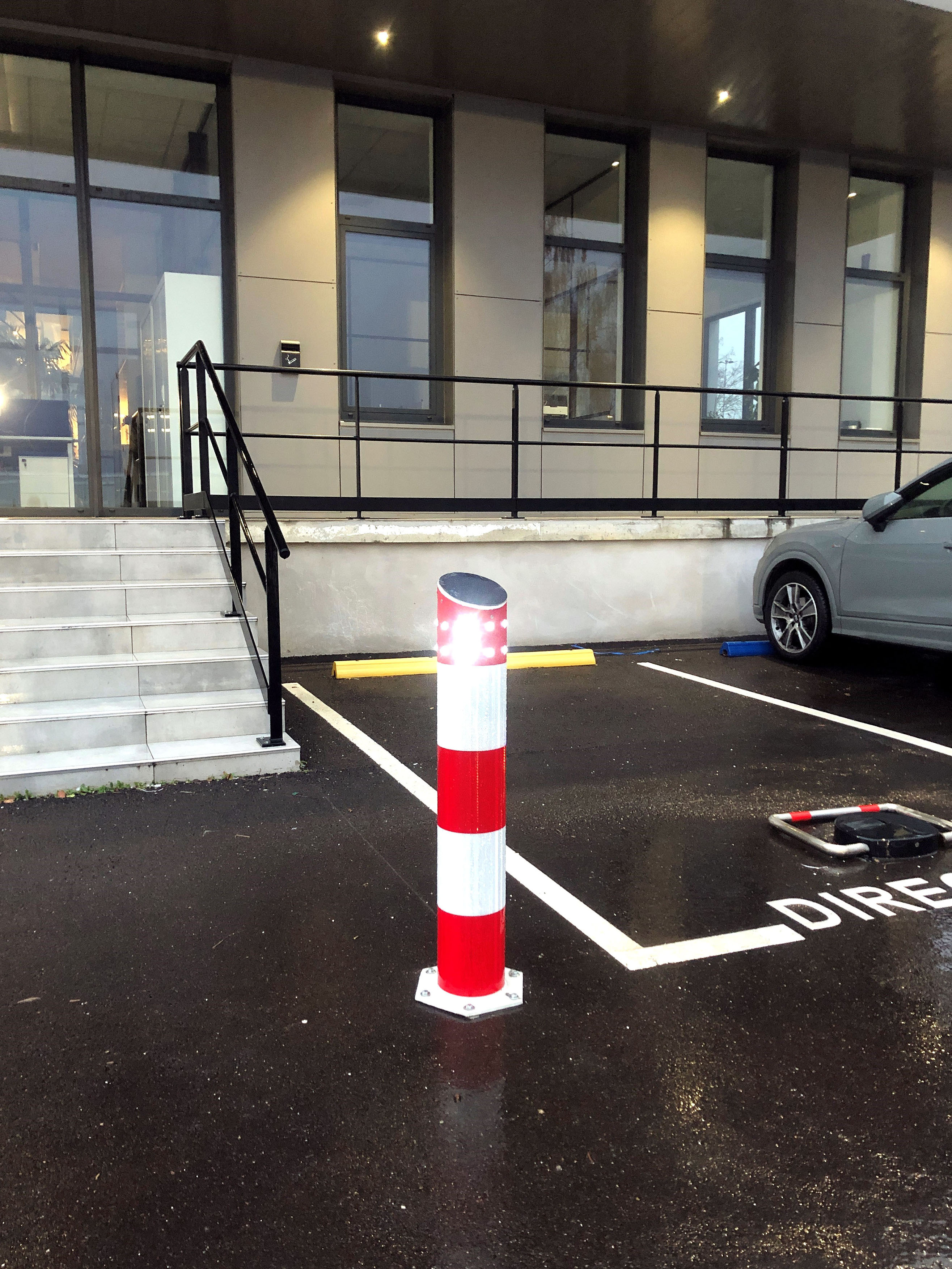 Poteau en alu à fixer avec led - adhésif classe2