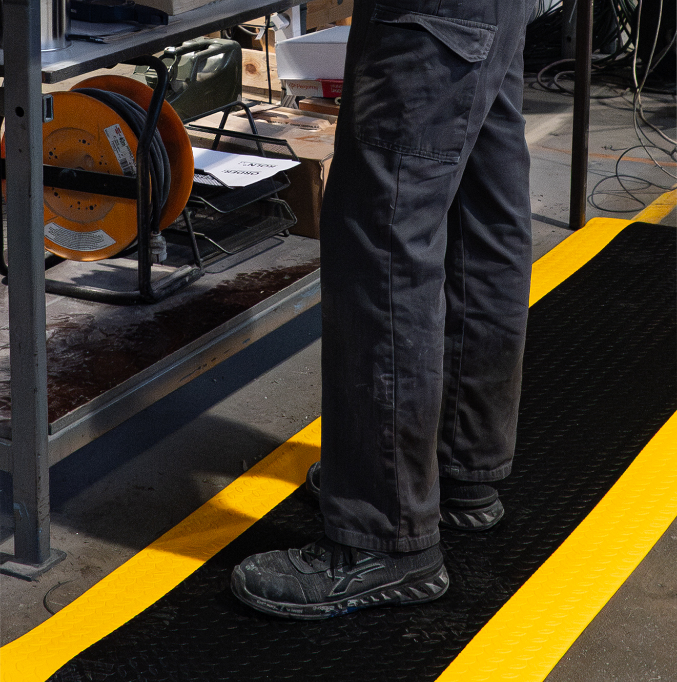 Tapis anti-fatigue industriel pour travail debout Samkraft W2 – solution ergonomique pour environnement sec