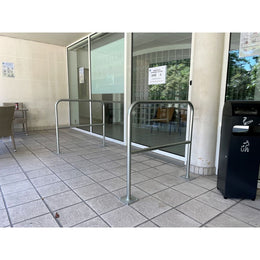 Barrière de sécurité acier inoxydable Ø 40 mm - platine 150 × 150 mm, finition grise