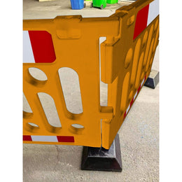 Base en caoutchouc pour barrière de sécurité polypropylène - stabilité et résistance aux chocs