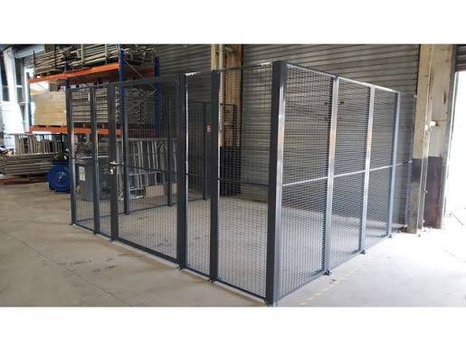 Box grillagé autoporté 3 x 3 m, H. 2200 mm, avec porte battante