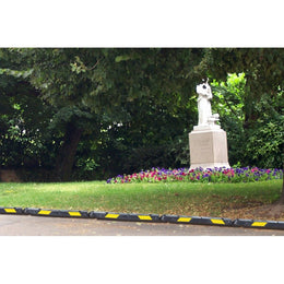 Bordure de balisage modulable en caoutchouc
