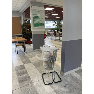 support de sac poubelle simple dans espace public hôpital pour collecte des dechets