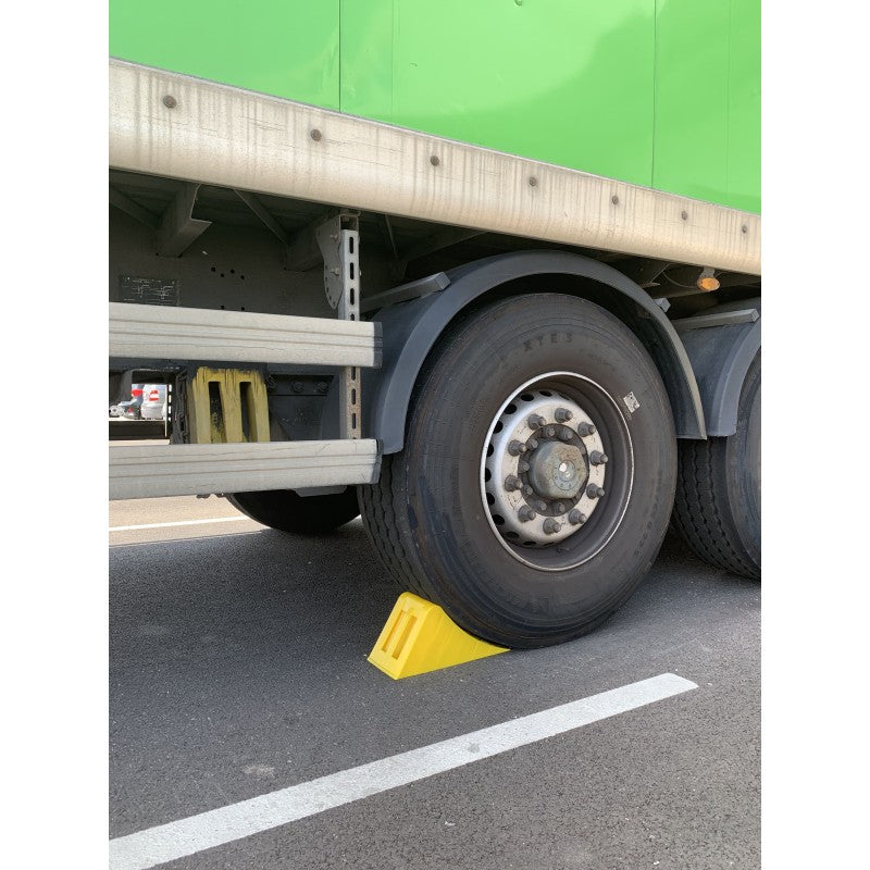 Cale roue pour poids lourds